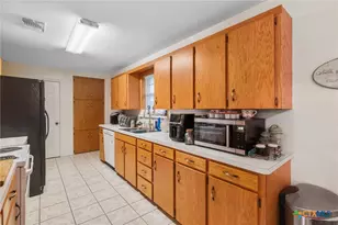 123 & 125 6th St, Vanderbilt, TX 77991 - Photo 11