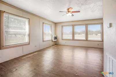 704 Maple, Yoakum, TX 77995 - Photo 5