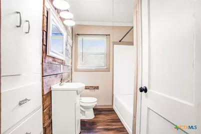 704 Maple, Yoakum, TX 77995 - Photo 7