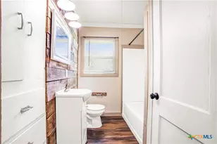 704 Maple, Yoakum, TX 77995 - Photo 7