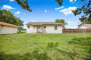 704 Maple, Yoakum, TX 77995 - Photo 13