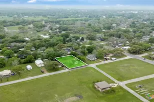 704 Maple, Yoakum, TX 77995 - Photo 17