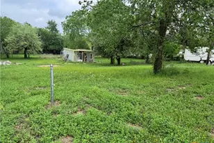 103 Reiffert St, Cuero, TX 77954 - Photo 5