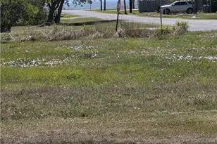 501 S 13th St, Seadrift, TX 77983 - Photo 13