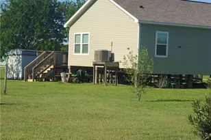 501 S 13th St, Seadrift, TX 77983 - Photo 5