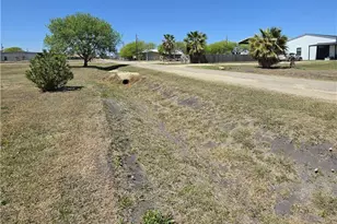 501 S 13th St, Seadrift, TX 77983 - Photo 9