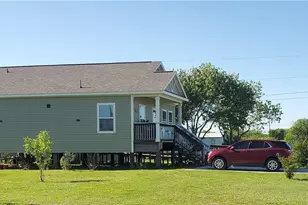 501 S 13th St, Seadrift, TX 77983 - Photo 3