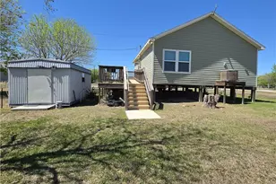 501 S 13th St, Seadrift, TX 77983 - Photo 5