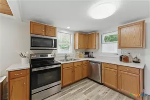 411 Ellis St, Seguin, TX 78155 - Photo 11