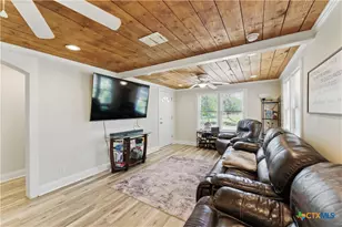 411 Ellis St, Seguin, TX 78155 - Photo 5