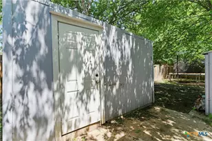 411 Ellis St, Seguin, TX 78155 - Photo 19