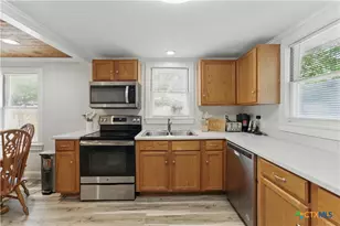 411 Ellis St, Seguin, TX 78155 - Photo 9