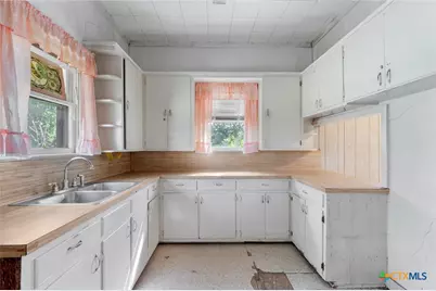 1104 E Umlang Street, Thorndale, TX 76577 - Photo 11