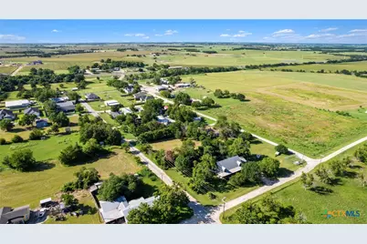 1104 E Umlang Street, Thorndale, TX 76577 - Photo 31