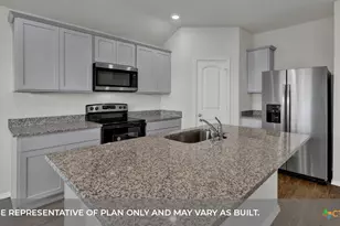 1050 Argonne Frst, Seguin, TX 78155 - Photo 9