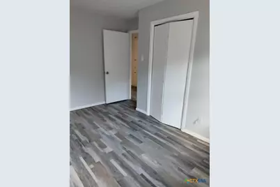 1028 Jefferson Avenue, Seguin, TX 78155 - Photo 9