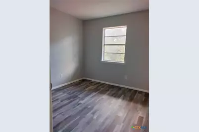 1028 Jefferson Avenue, Seguin, TX 78155 - Photo 7