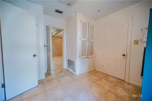 706 West St, Yoakum, TX 77995 - Photo 17