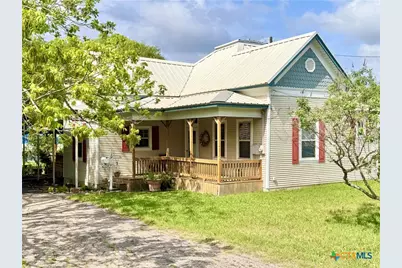 706 West Street, Yoakum, TX 77995 - Photo 1