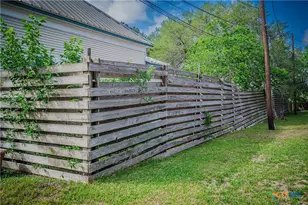 706 West St, Yoakum, TX 77995 - Photo 47