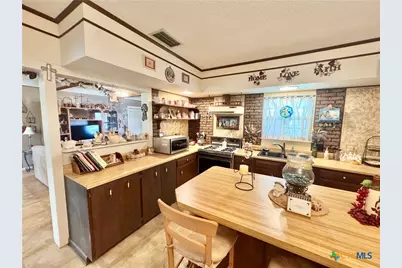 706 West Street, Yoakum, TX 77995 - Photo 13