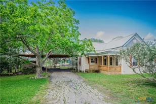 706 West St, Yoakum, TX 77995 - Photo 1