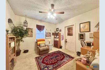 706 West Street, Yoakum, TX 77995 - Photo 17