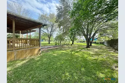 706 West Street, Yoakum, TX 77995 - Photo 39