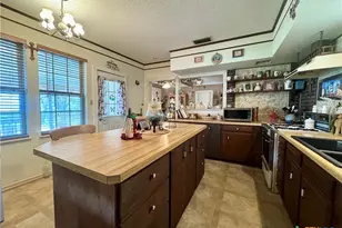 706 West St, Yoakum, TX 77995 - Photo 15