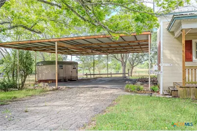 706 West Street, Yoakum, TX 77995 - Photo 33