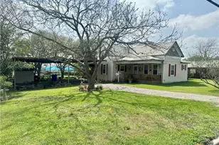 706 West St, Yoakum, TX 77995 - Photo 45