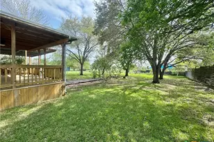 706 West St, Yoakum, TX 77995 - Photo 41