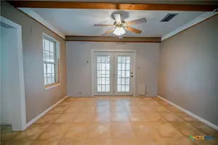 706 West St, Yoakum, TX 77995 - Photo 5