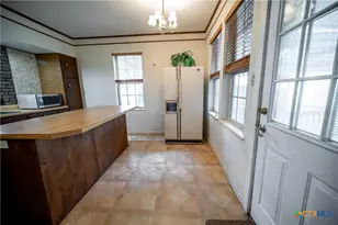 706 West St, Yoakum, TX 77995 - Photo 9