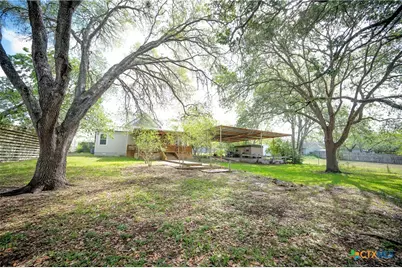 706 West Street, Yoakum, TX 77995 - Photo 43