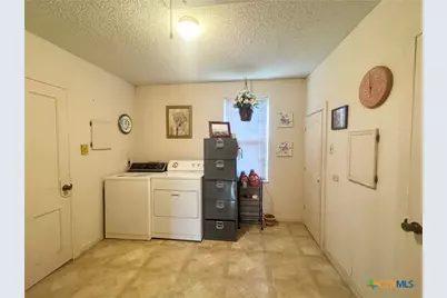 706 West Street, Yoakum, TX 77995 - Photo 19