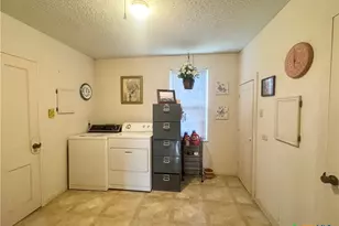 706 West St, Yoakum, TX 77995 - Photo 19