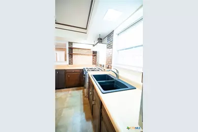 706 West Street, Yoakum, TX 77995 - Photo 13