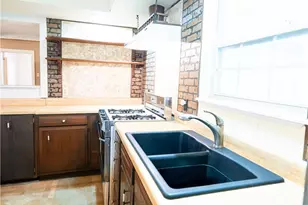 706 West St, Yoakum, TX 77995 - Photo 13