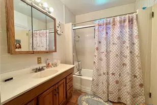 706 West St, Yoakum, TX 77995 - Photo 25