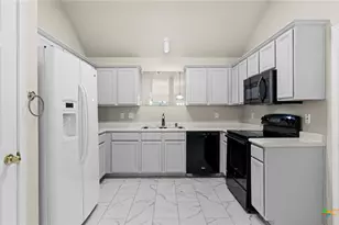 2121 Keystone Dr, New Braunfels, TX 78130 - Photo 3