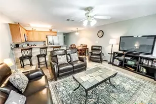 730 E Mather St, New Braunfels, TX 78130 - Photo 3