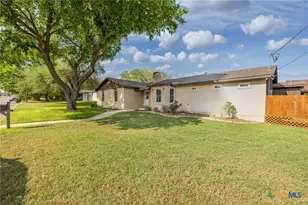 110 Live Oak St, Gonzales, TX 78629 - Photo 3
