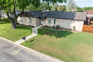 110 Live Oak St, Gonzales, TX 78629 - Photo 1