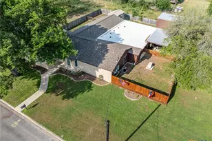 110 Live Oak St, Gonzales, TX 78629 - Photo 35