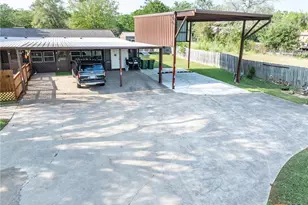 110 Live Oak St, Gonzales, TX 78629 - Photo 33