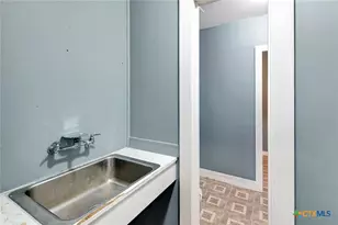 110 Marx St, Ganado, TX 77962 - Photo 17