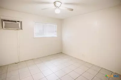 1239 N Lbj Drive #E, San Marcos, TX 78666 - Photo 3