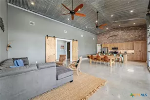 464 County Rd 471, Gonzales, TX 78629 - Photo 23