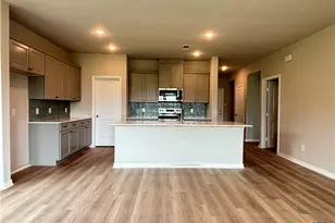 837 Swallow Dr, Palacios, TX 77465 - Photo 3